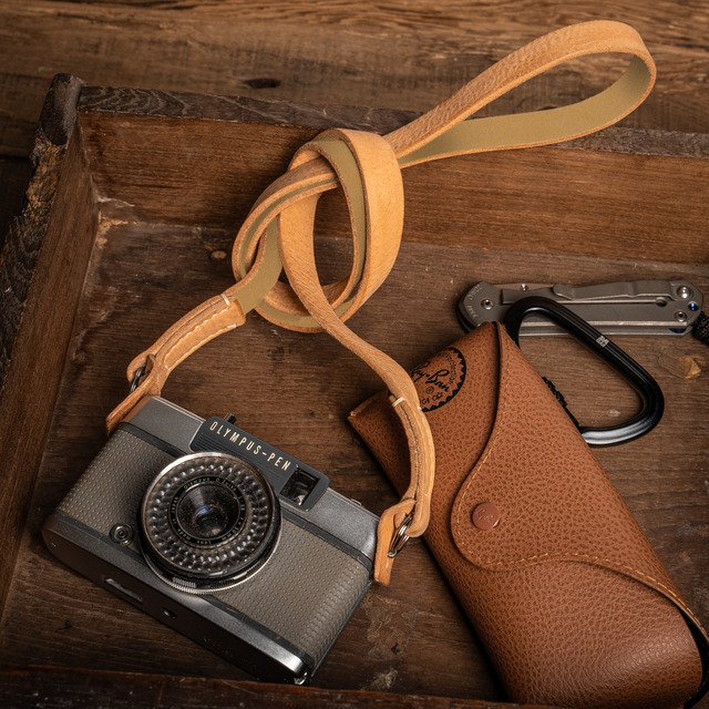 Full Leather Camera Neck Strap 007 (Cura Split Rings)